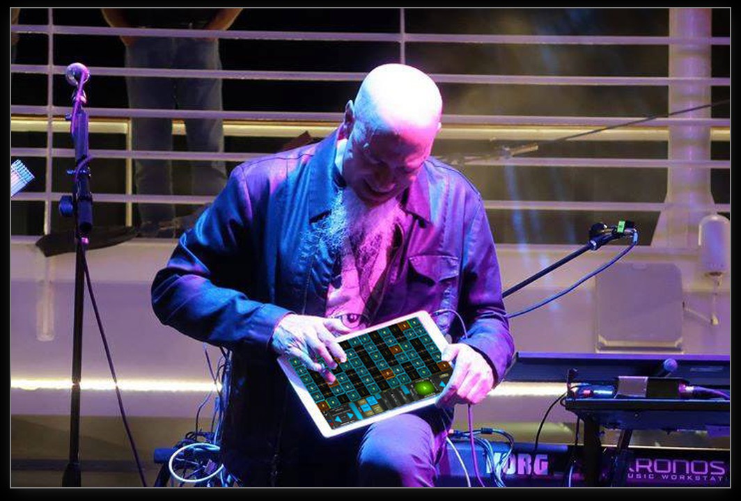 Jordan Rudess playing GeoShred